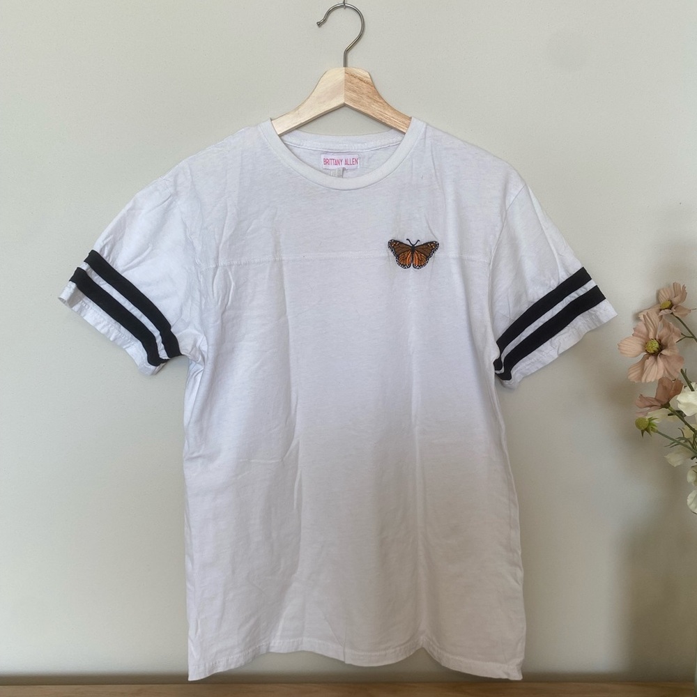 Brittany Allen Size M Monarch Butterfly Embroidered Tee